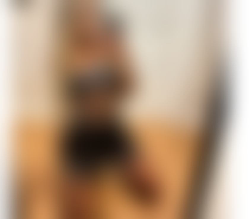 Escorts Cornwall Truro - Cornwall - Photos for Luxury Party Girl Back